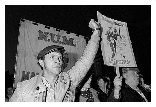 Postcard of Alun ‘Massum’ Jones on the march back to work in Maerdy on 5th March 1985.