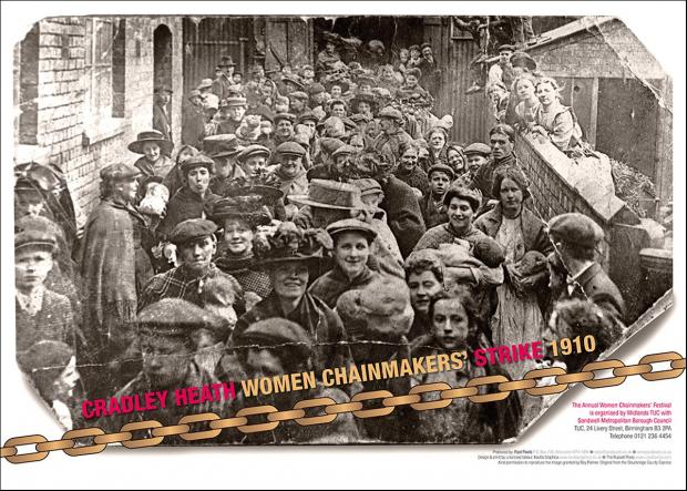 Poster of striking women chainmakers and allies in an alleyway after a meeting in 1910.