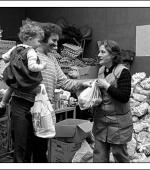 Postcard of distributing food packages to striking miners and their families at Maerdy Miners’ Institute in February 1985.
